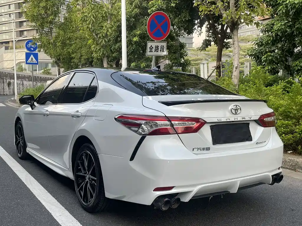 Toyota Camry — миниатюра 9