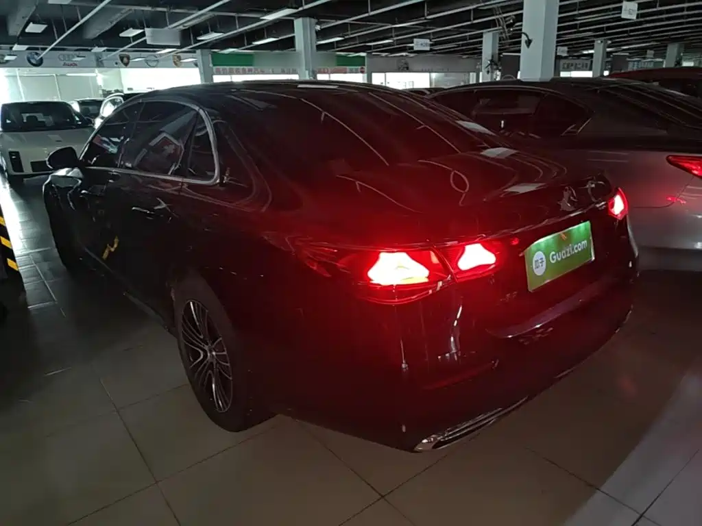 Mercedes-Benz E-Class — миниатюра 5