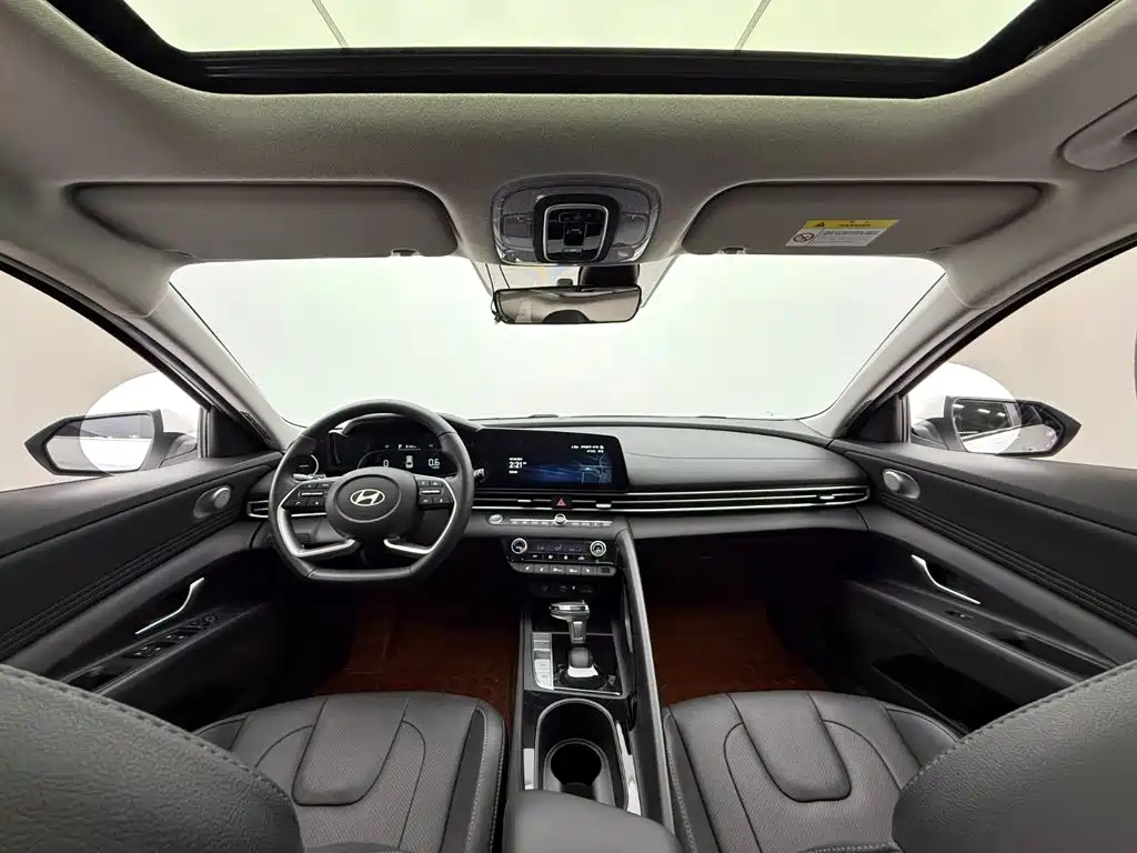 Hyundai Elantra — миниатюра 21