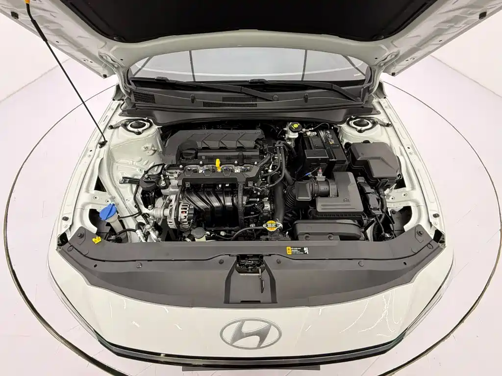 Hyundai Elantra — миниатюра 24