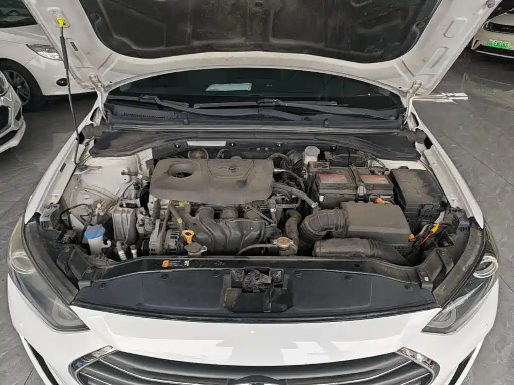 Hyundai Elantra — миниатюра 20
