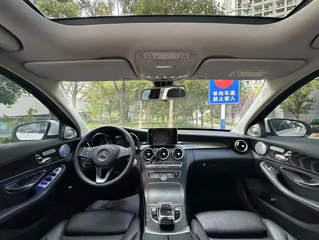 Mercedes-Benz C-Class — миниатюра 5