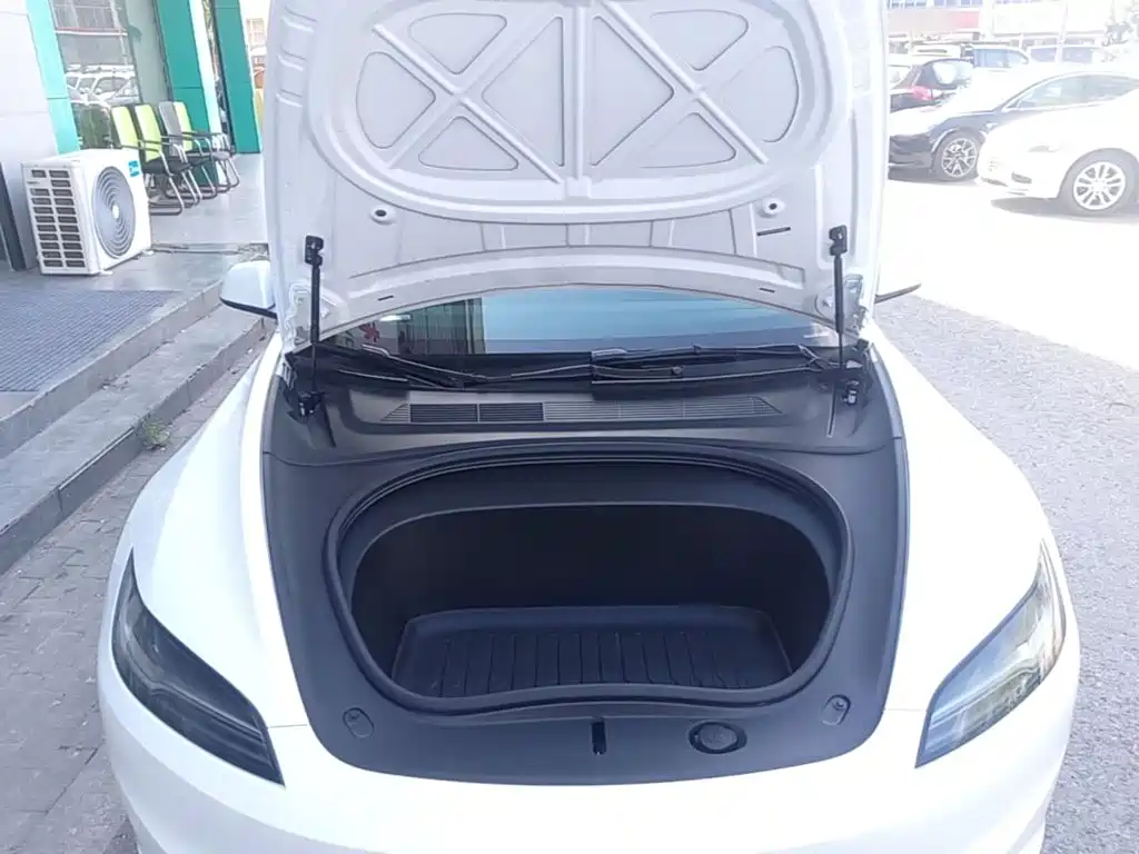 Tesla Model 3 — миниатюра 20