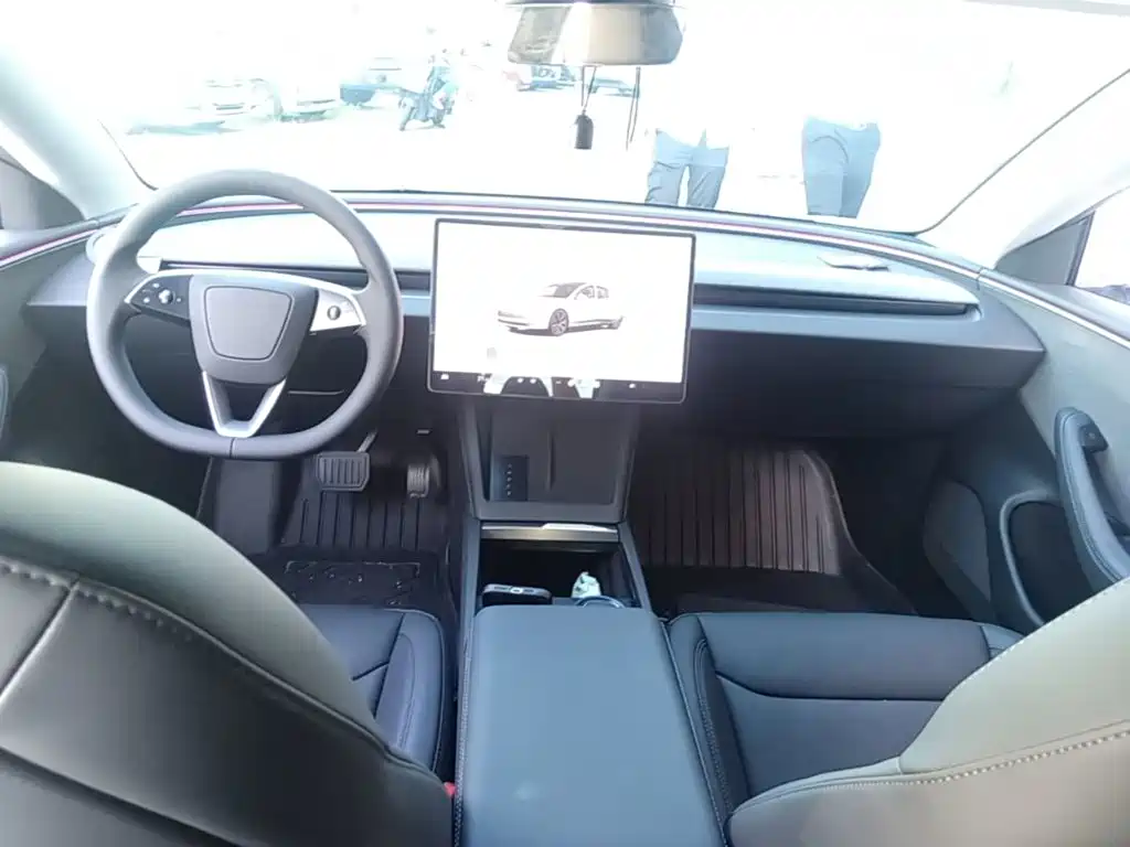 Tesla Model 3 — миниатюра 10