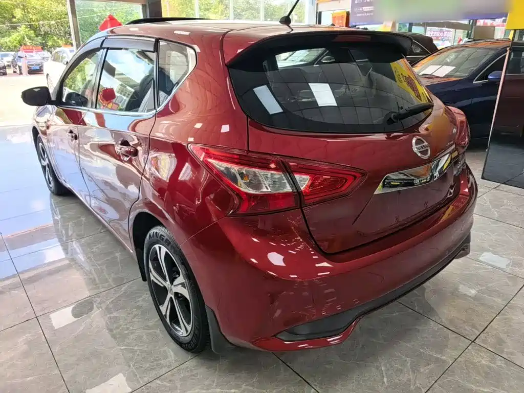 Nissan Tiida — миниатюра 5
