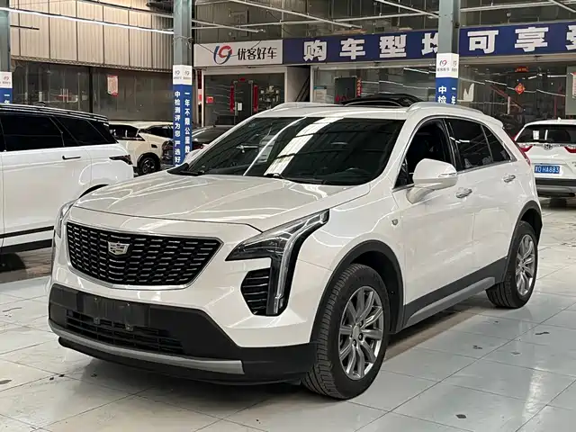 Cadillac XT — фото 1