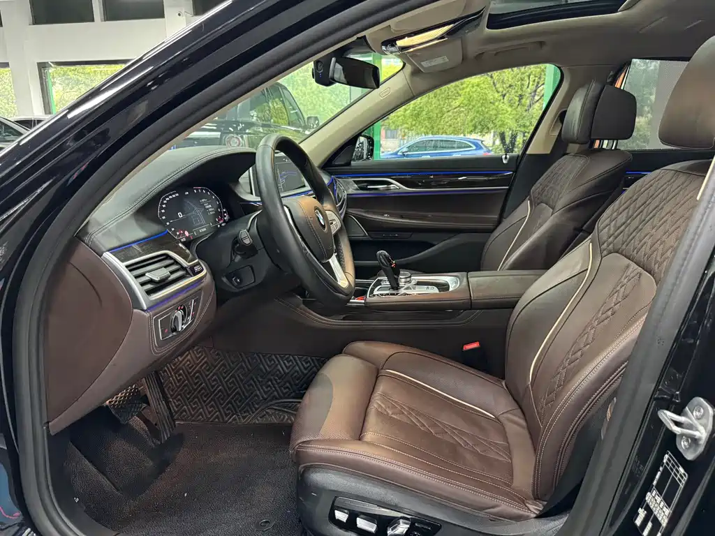 BMW 7 Series — миниатюра 5