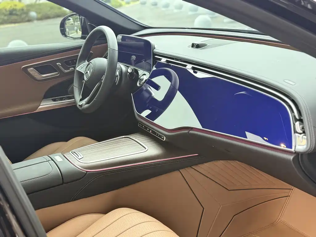 Mercedes-Benz E-Class — миниатюра 11