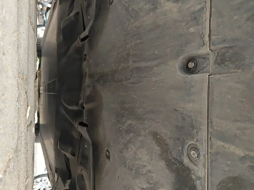 Tesla Model Y — миниатюра 24