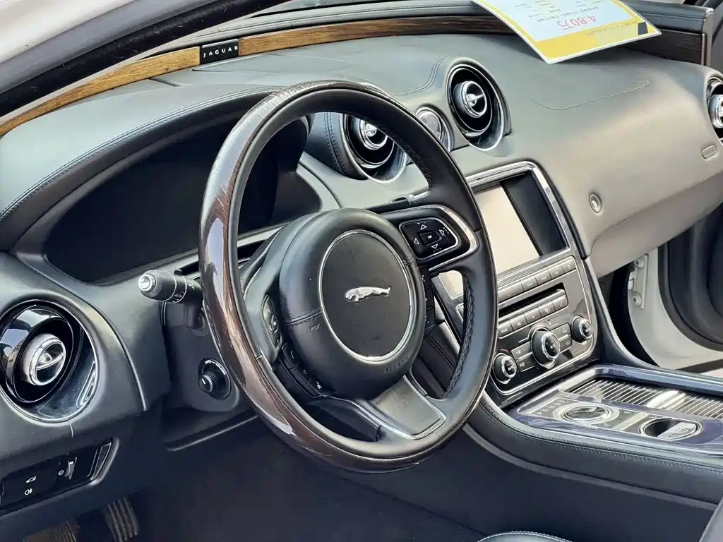 Jaguar XJ — миниатюра 14