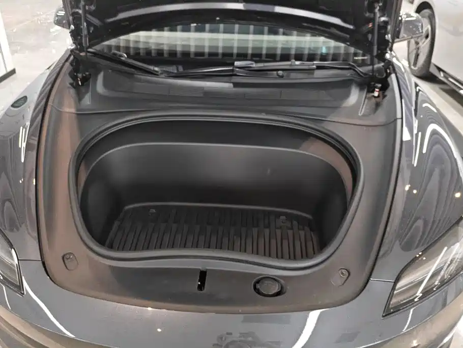 Tesla Model 3 — миниатюра 10