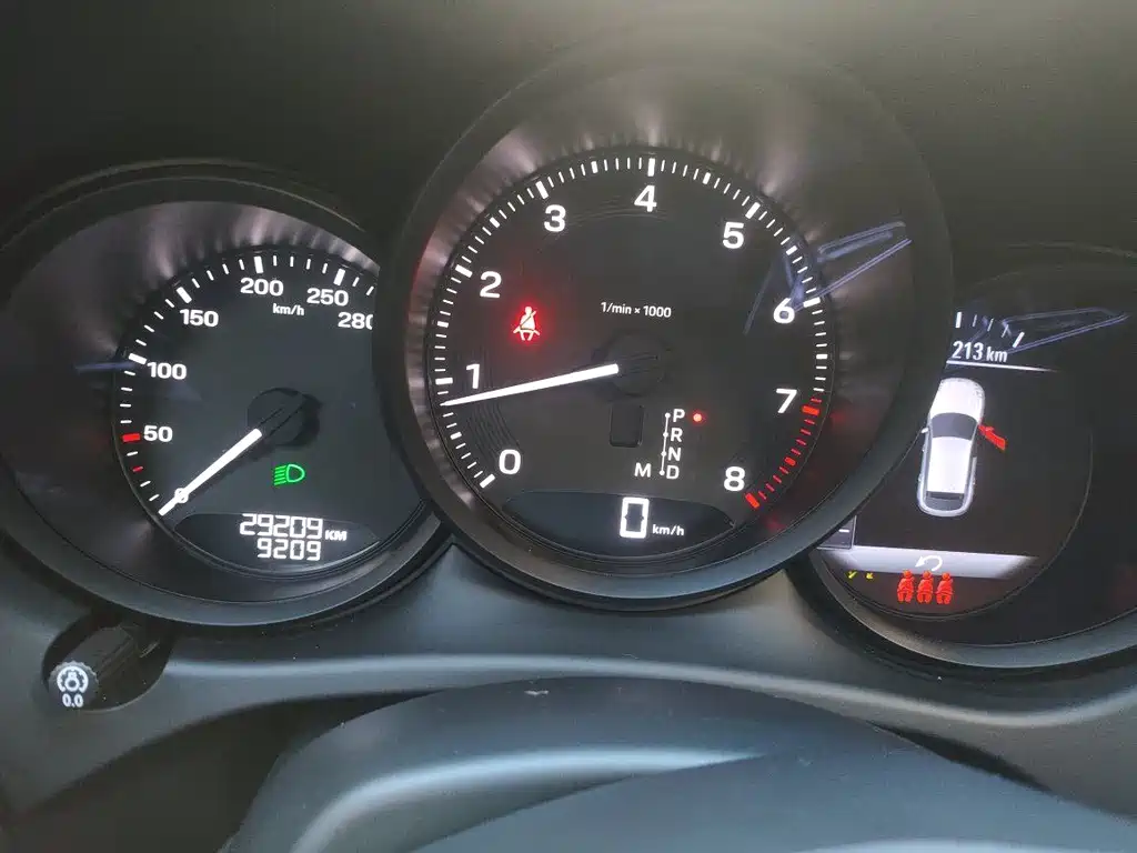 Porsche Macan — миниатюра 4