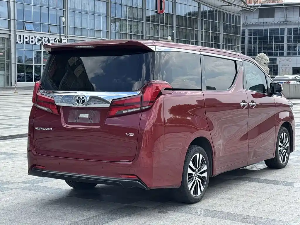 Toyota Alphard — миниатюра 9