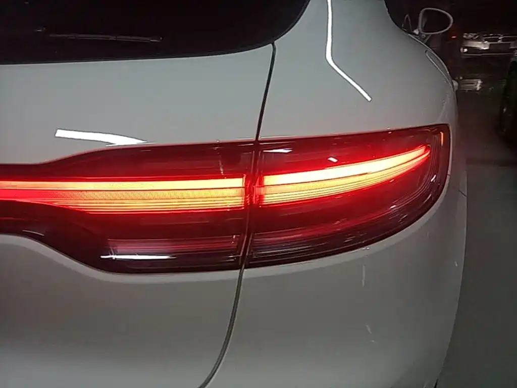 Porsche Macan — миниатюра 8