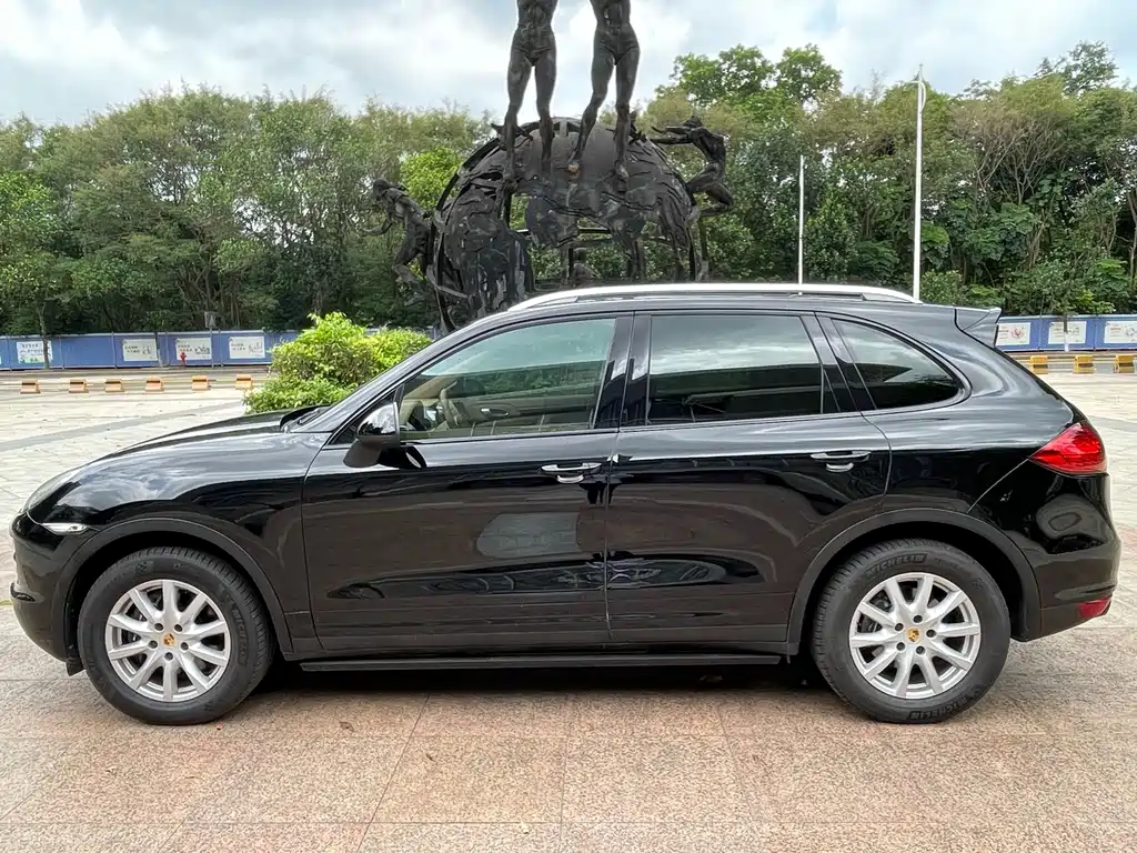 Porsche Cayenne — миниатюра 9