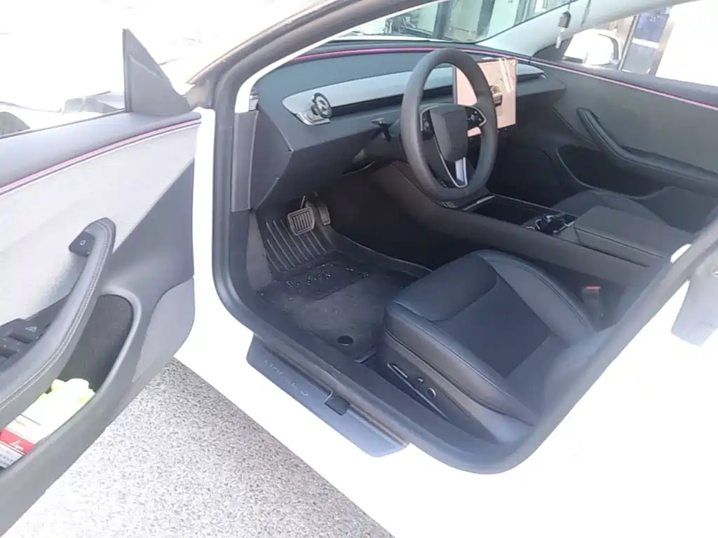 Tesla Model 3 — миниатюра 16