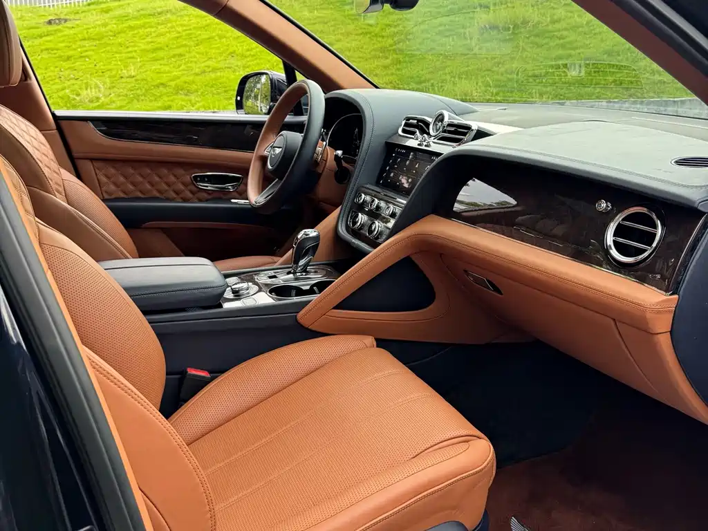 Bentley Bentayga PHEV — миниатюра 11