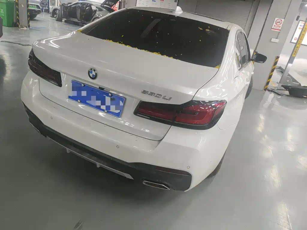 BMW 5 Series — миниатюра 7