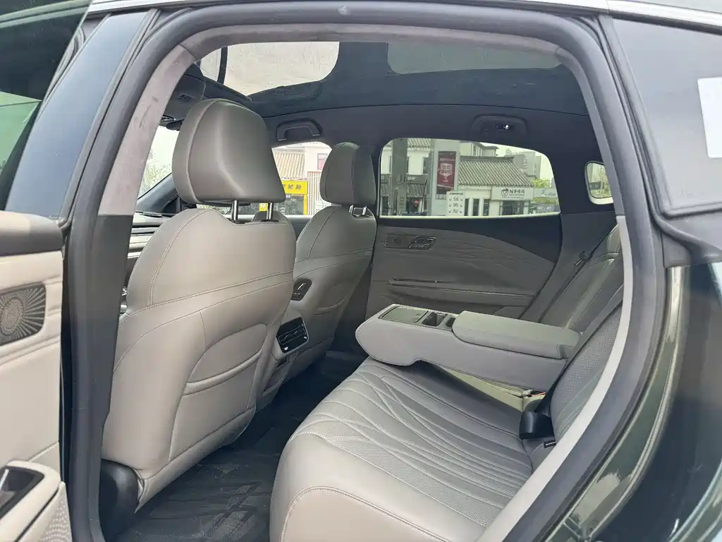 Geely Galaxy Galaxy 8 8 2025 130km EM-P