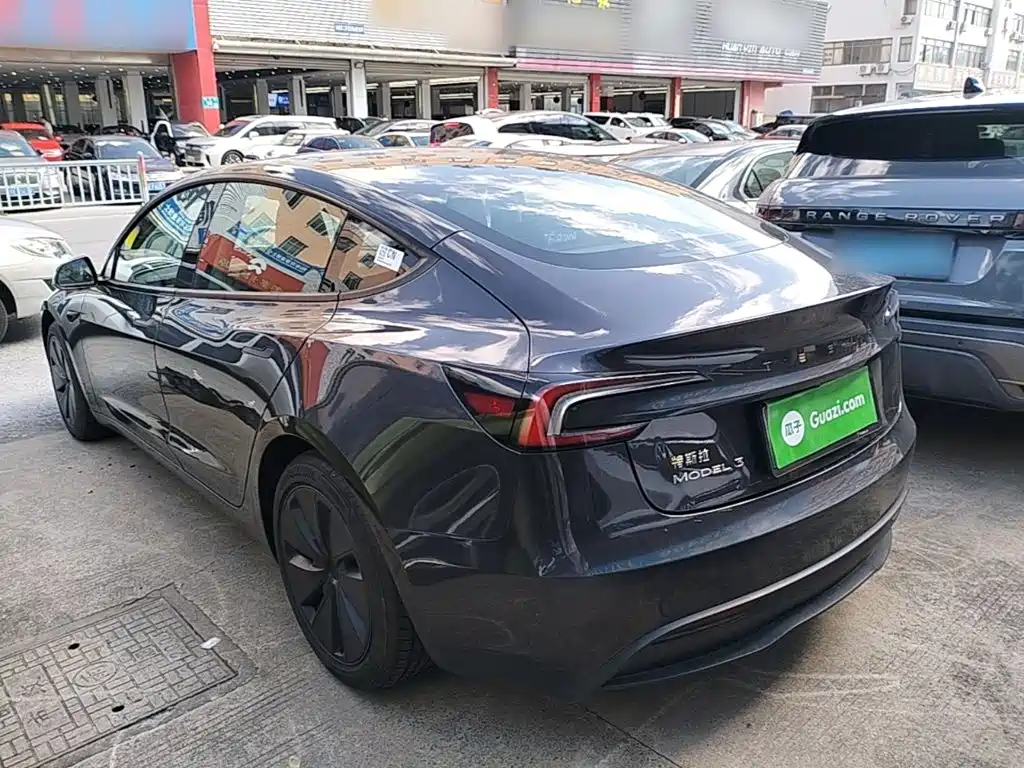 Tesla Model 3 — миниатюра 5