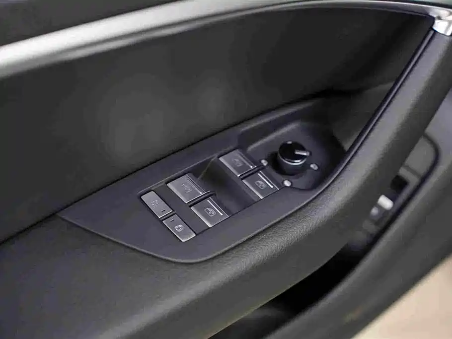 Audi A6L — миниатюра 10