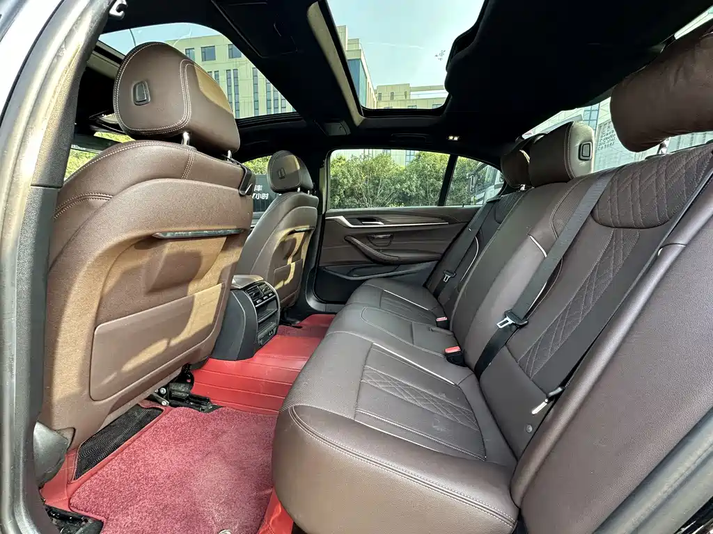 BMW 5 Series — миниатюра 6