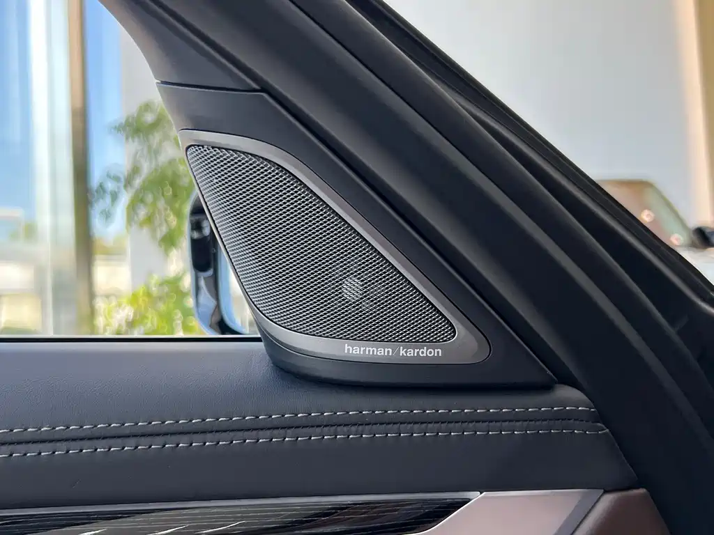 BMW 7 Series — миниатюра 13