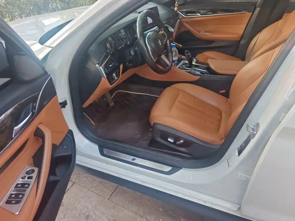 BMW 5 Series — миниатюра 14