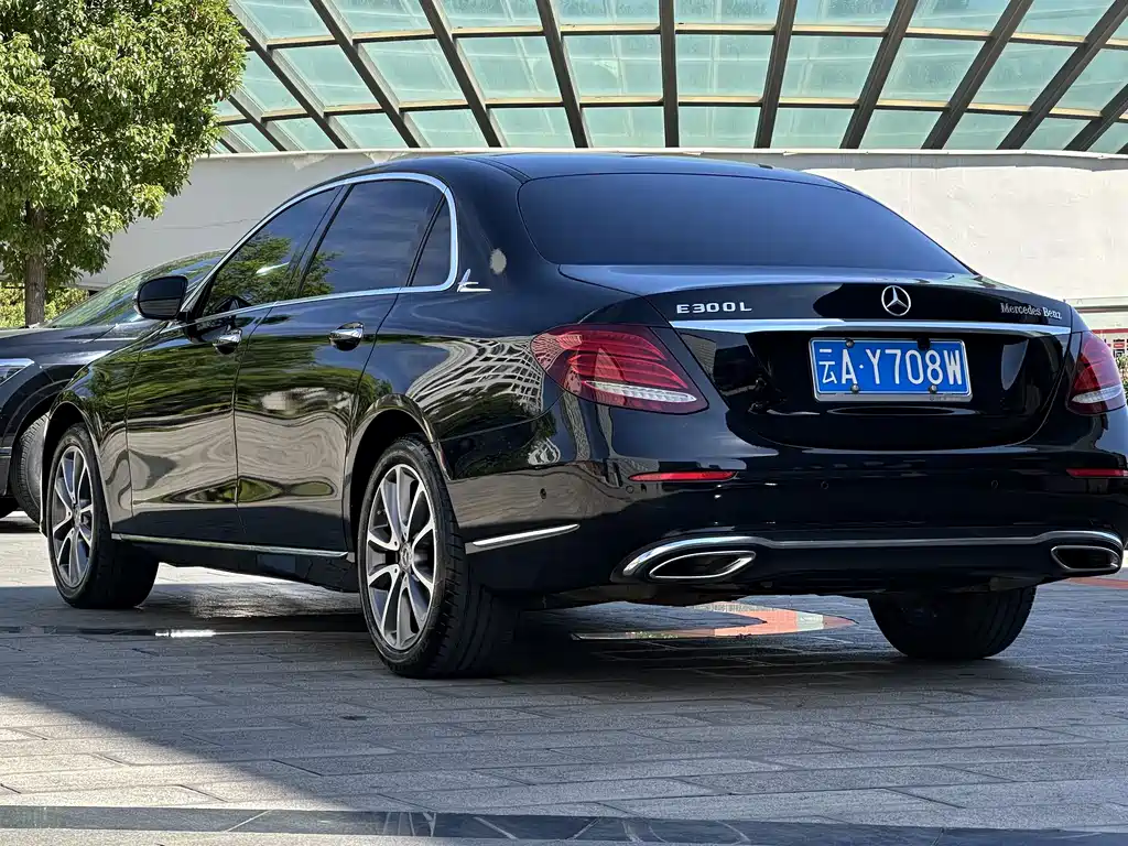 Mercedes-Benz E-Class — миниатюра 9
