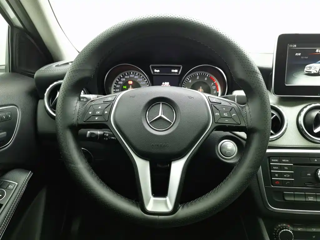 Mercedes-Benz GLA — миниатюра 11