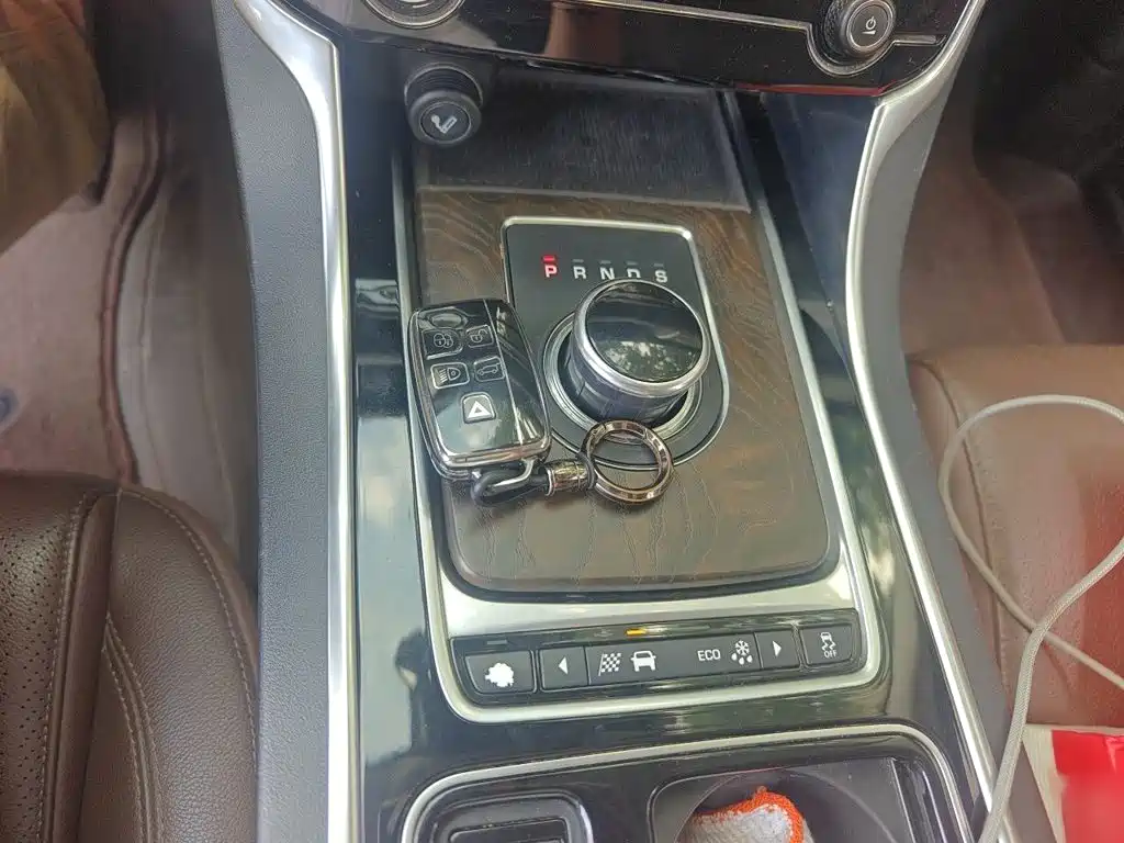 Jaguar XFL — миниатюра 7