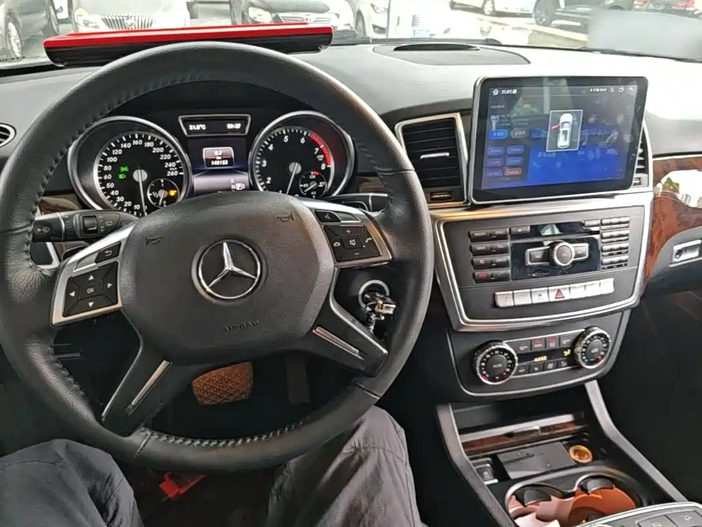 Mercedes-Benz M-Class — миниатюра 10