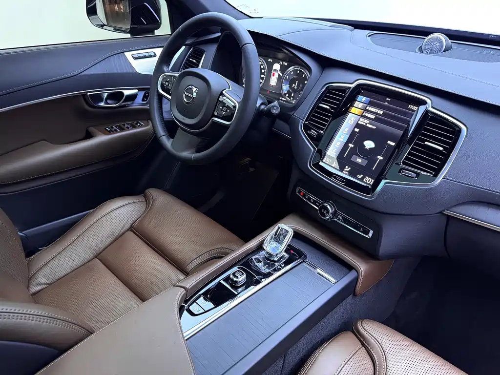 Volvo XC90 — миниатюра 32