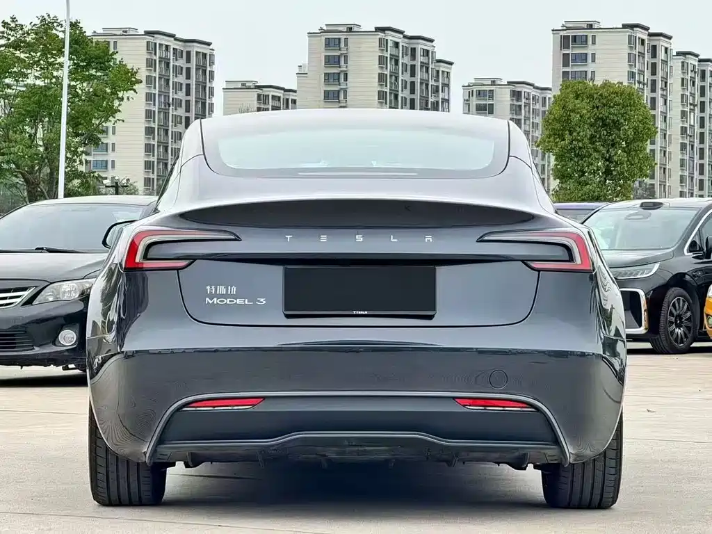 Tesla Model 3 — миниатюра 8