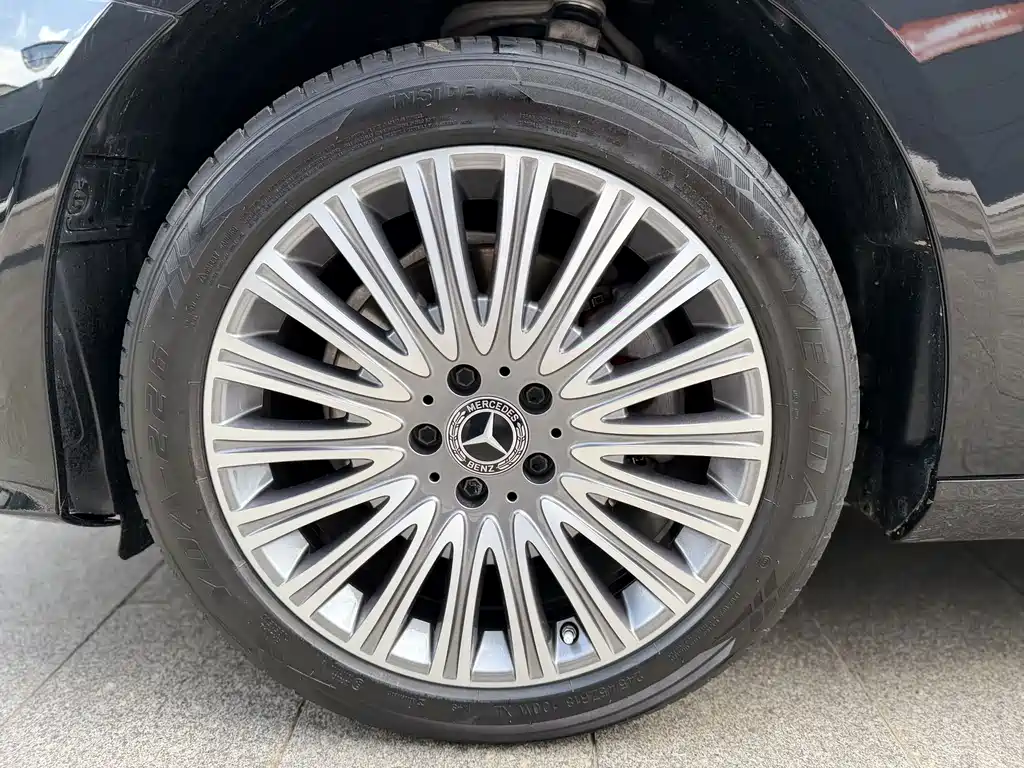 Mercedes-Benz E-Class — миниатюра 8