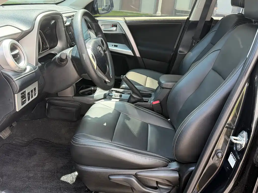 Toyota RAV4 — миниатюра 4