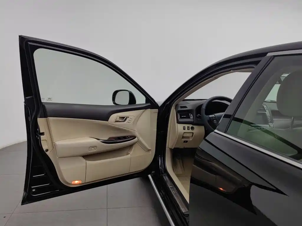 Toyota Crown — миниатюра 8