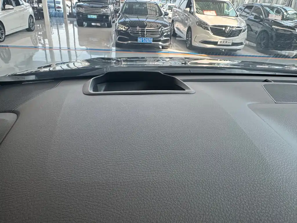 Toyota Granvia — миниатюра 10
