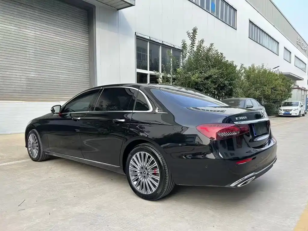 Mercedes-Benz E-Class — миниатюра 7
