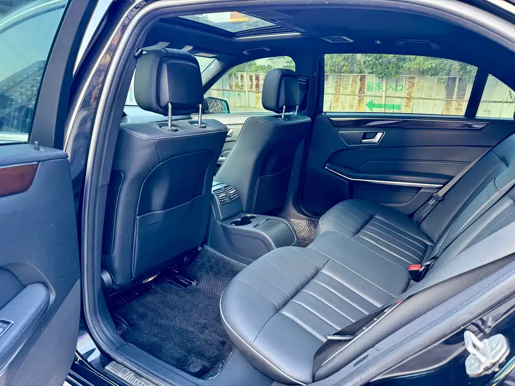 Mercedes-Benz E-Class — миниатюра 7