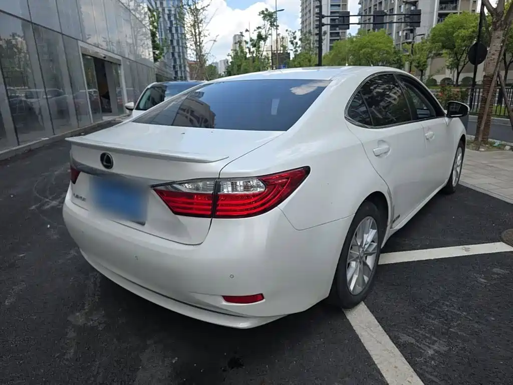 Lexus ES — миниатюра 7