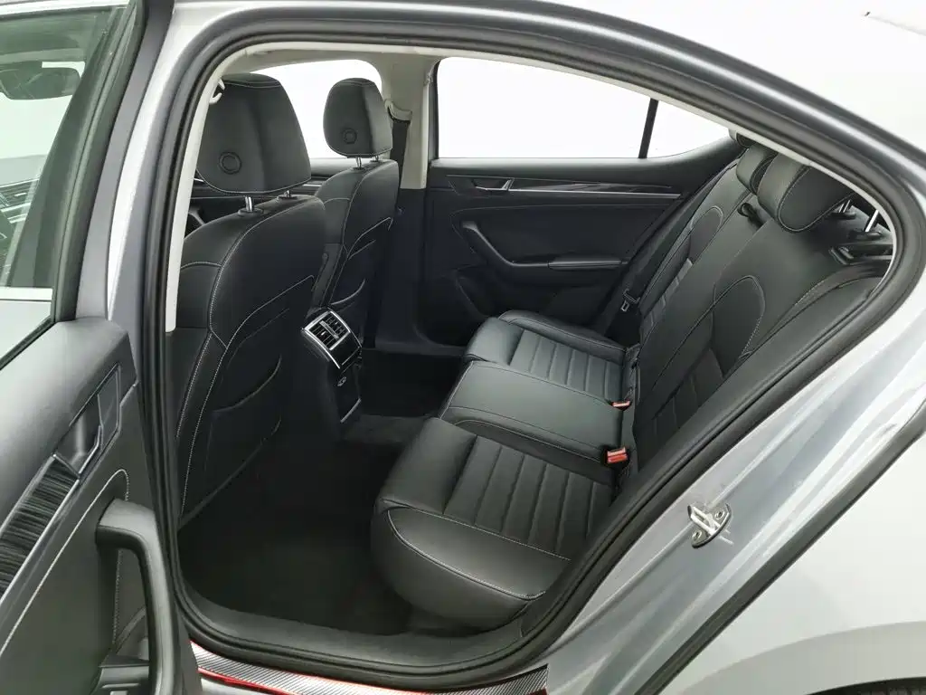 Skoda Superb — миниатюра 15