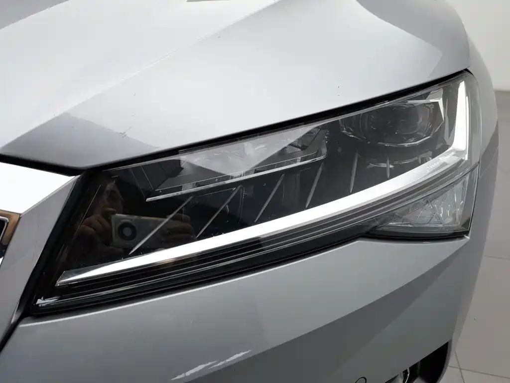Skoda Superb — миниатюра 7