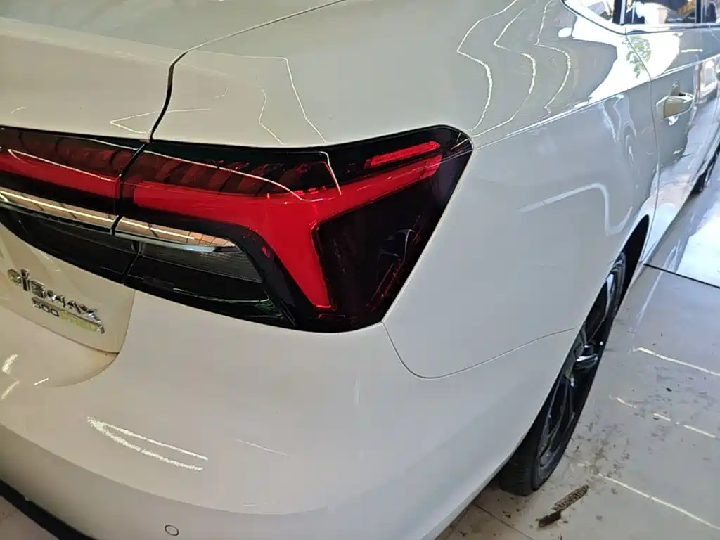 Roewe i6 MAX New Energy — миниатюра 8