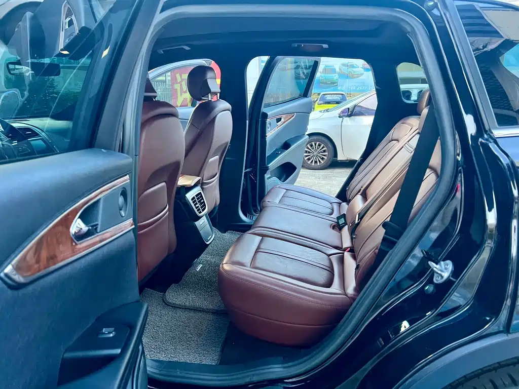 Lincoln Nautilus (Import) — миниатюра 16