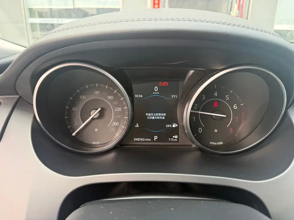 Jaguar E-PACE — миниатюра 11