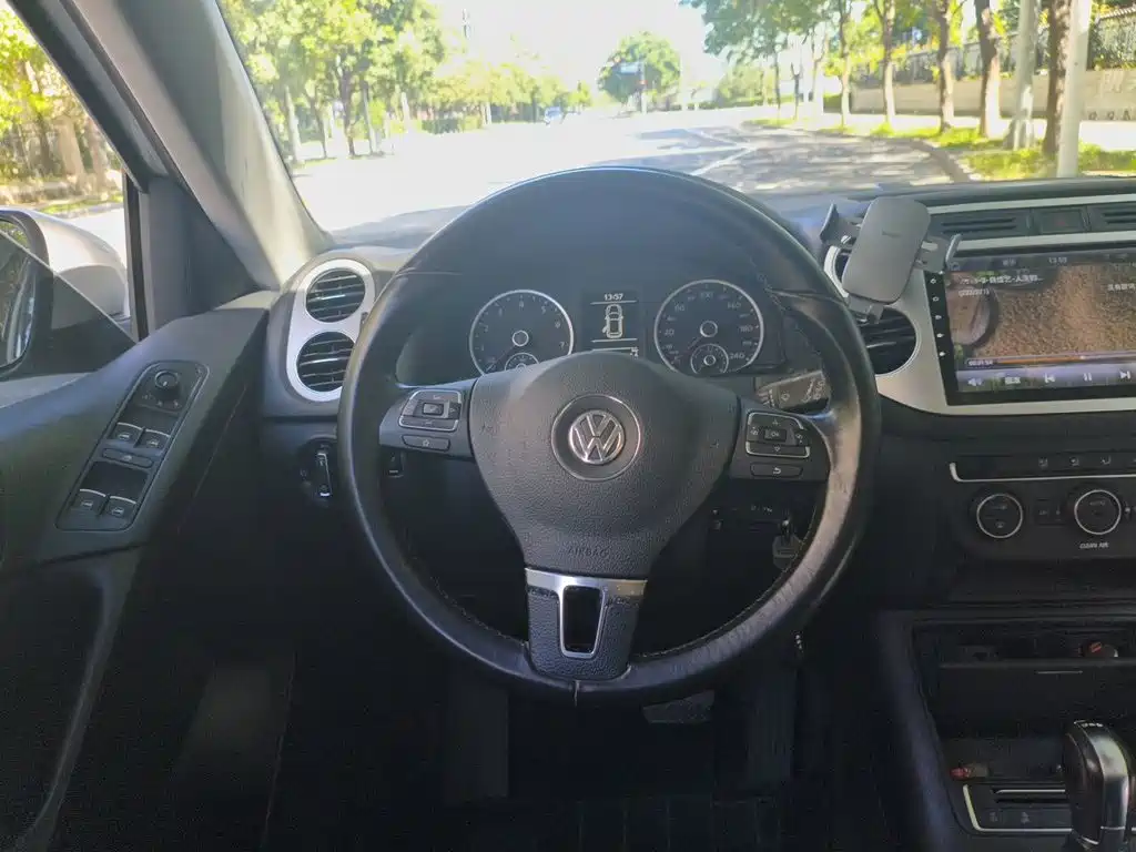 Volkswagen Tiguan — миниатюра 11