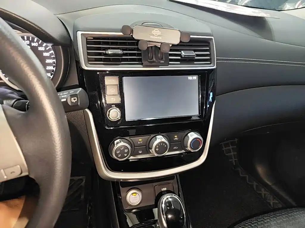 Nissan Tiida — миниатюра 13