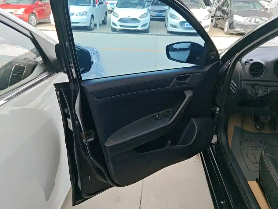 Volkswagen Jetta — миниатюра 7