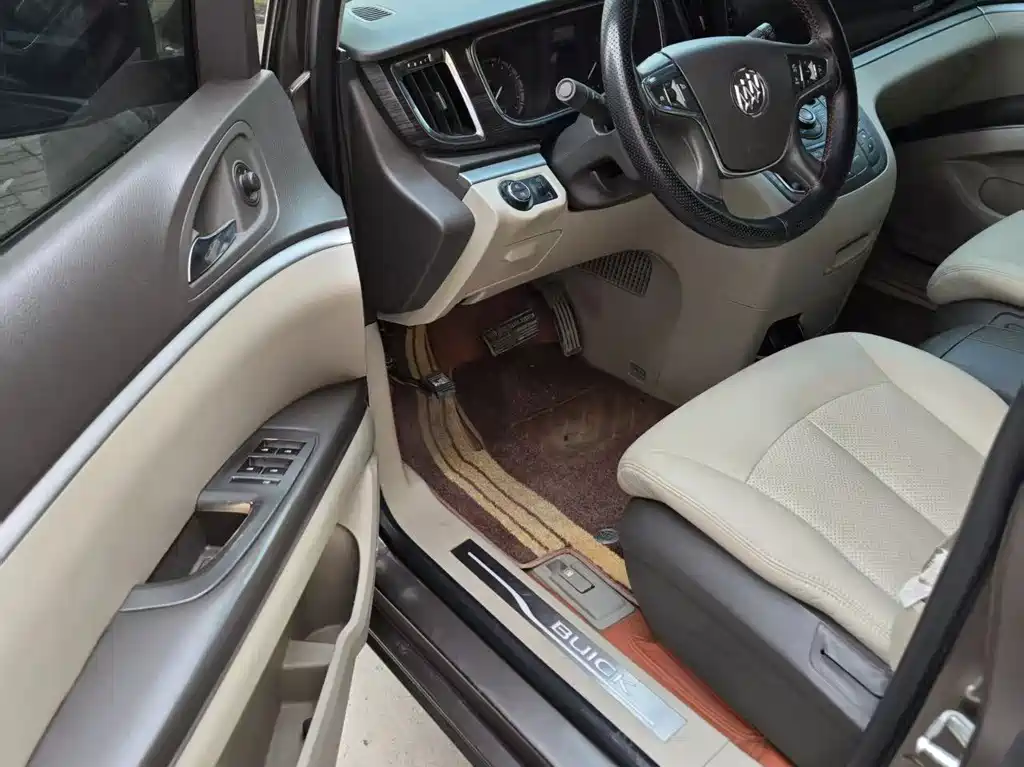 Buick GL8 2011 3.0L XT Luxury Flagship